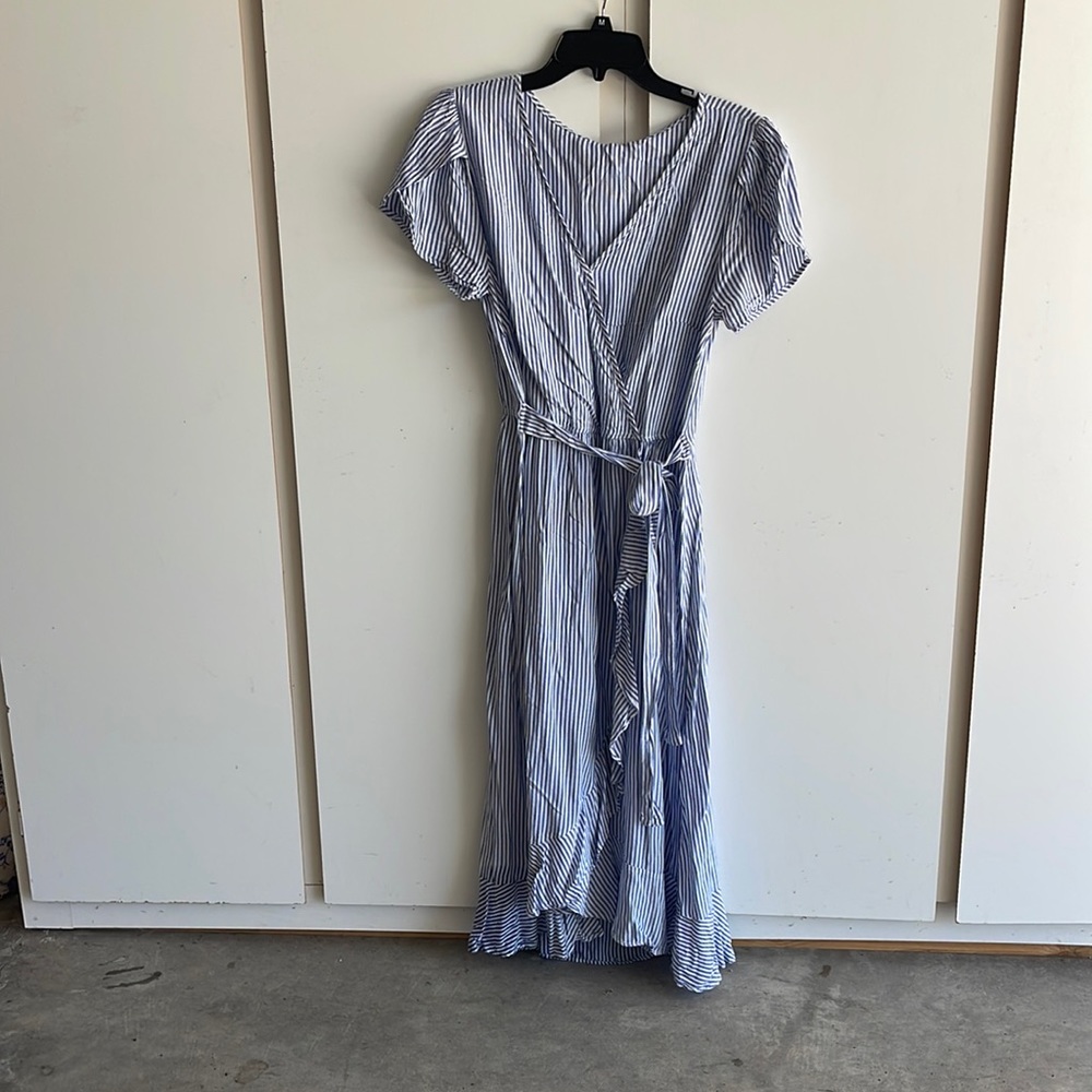 A classy summer dress from Naïf